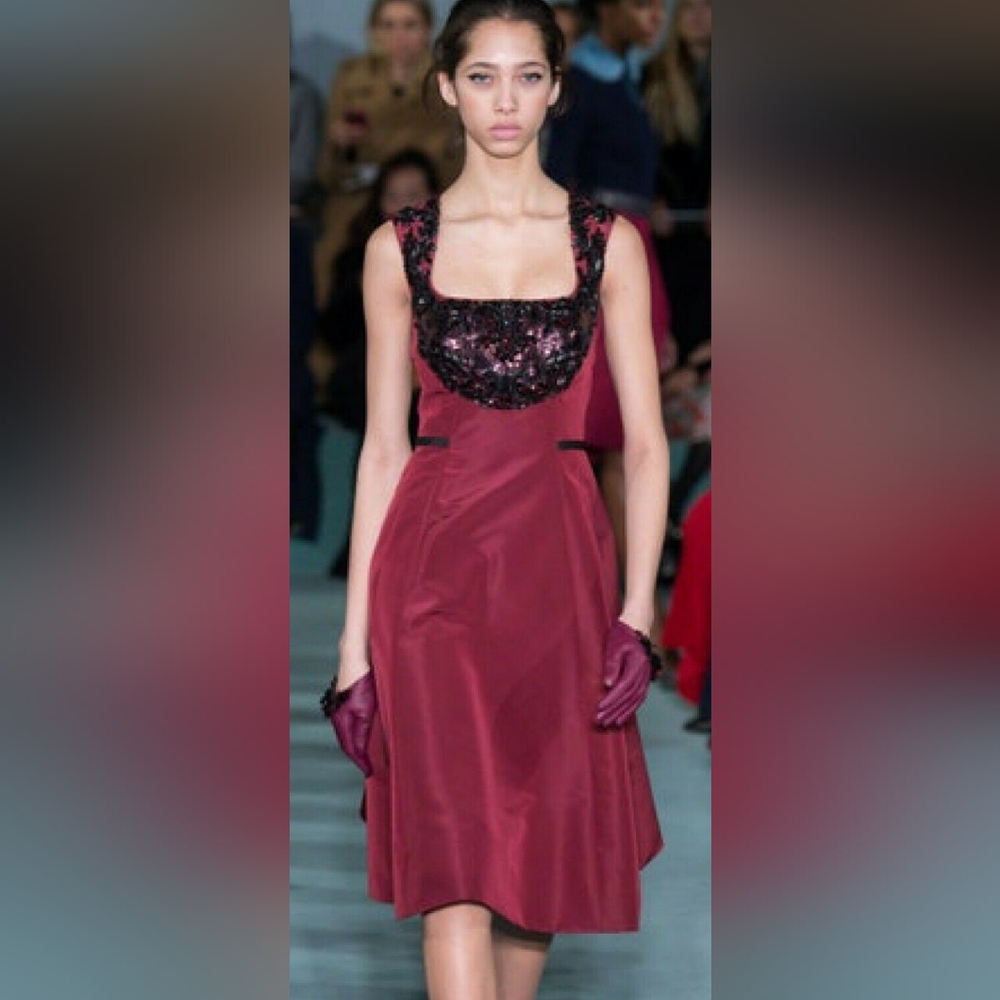 $4,400 OSCAR DE LA RENTA BURGUNDY SILK EXCLUS EMBROID BEAD RUNWAY DRESS US 8